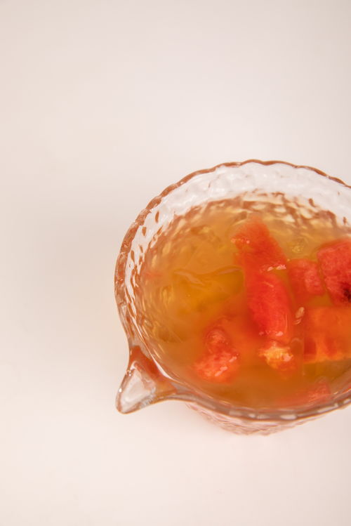 夏日清涼之選 白底西瓜冰粉，美食攝影的藝術與快感